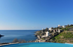 Villa Jopeli with a large swimming pool and sea view in Koundouros